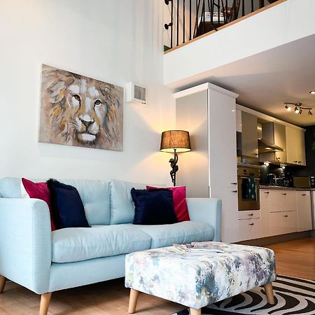 Jungle Escape, City Apartment With Parking & Terrace Chester Exteriör bild