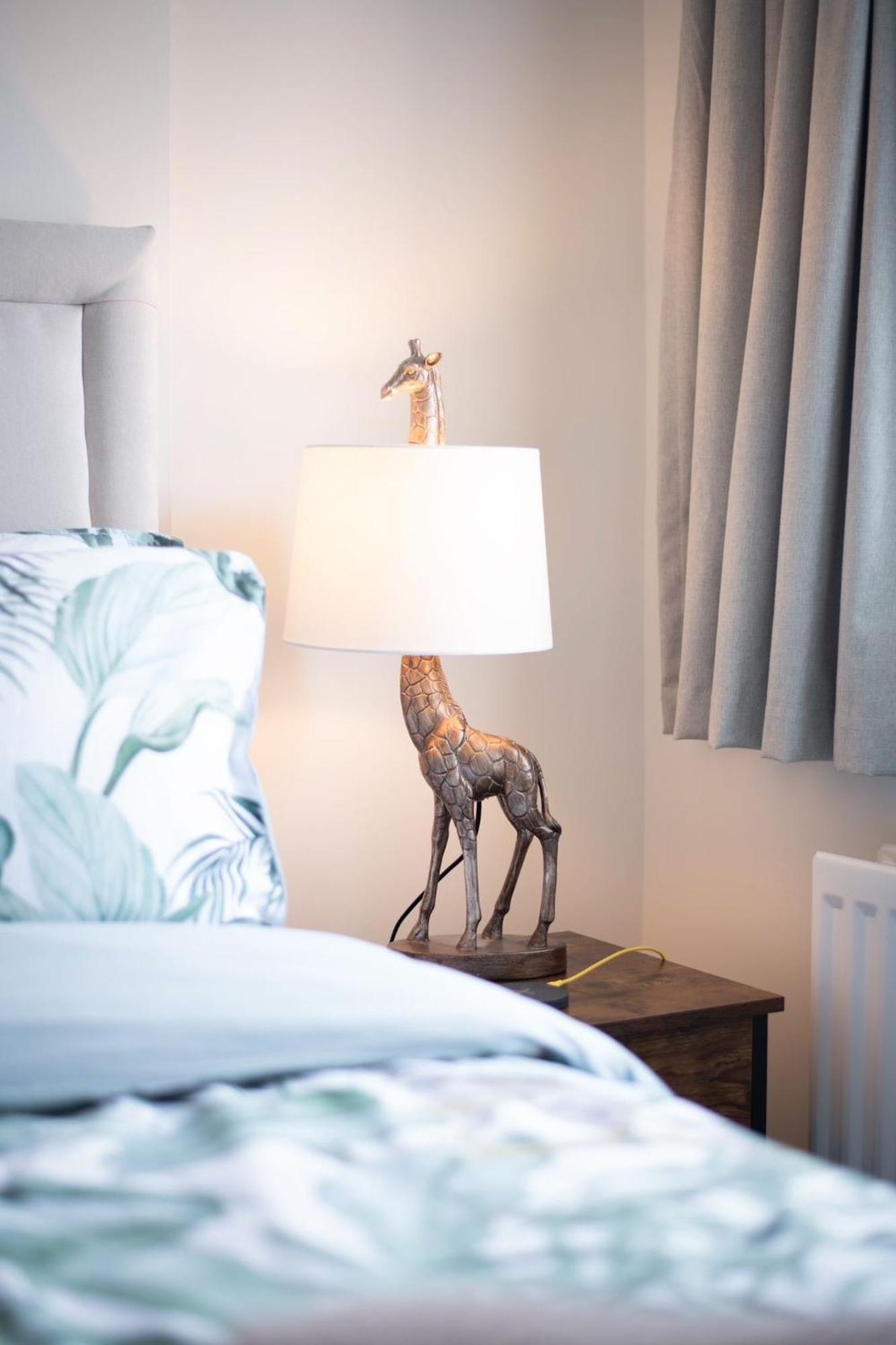 Jungle Escape, City Apartment With Parking & Terrace Chester Exteriör bild
